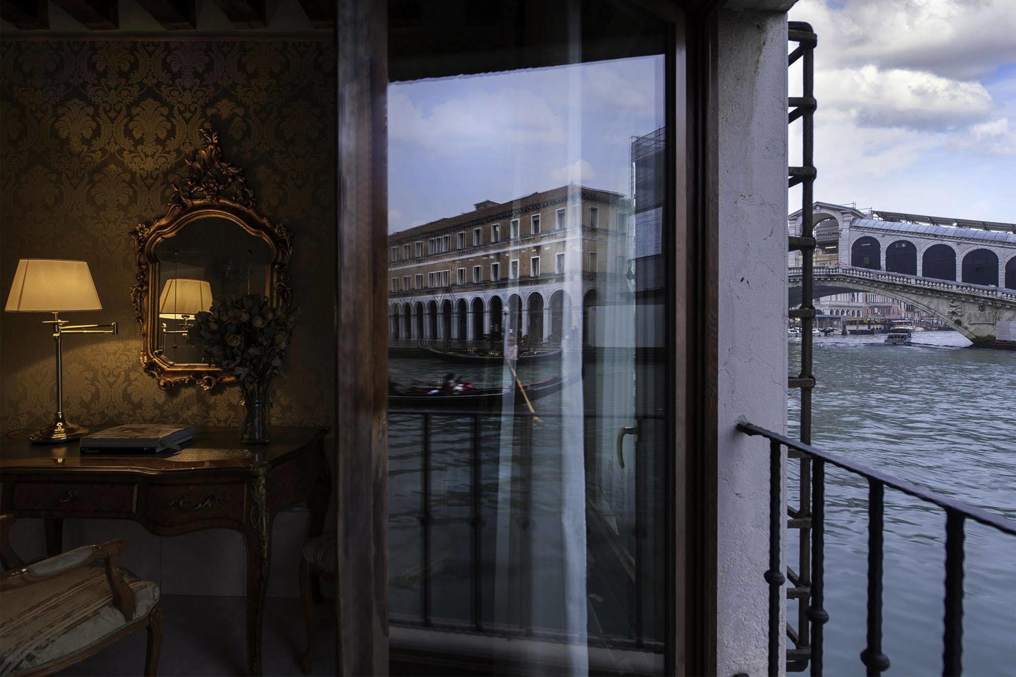 Отель Al Ponte Antico Венеция Экстерьер фото